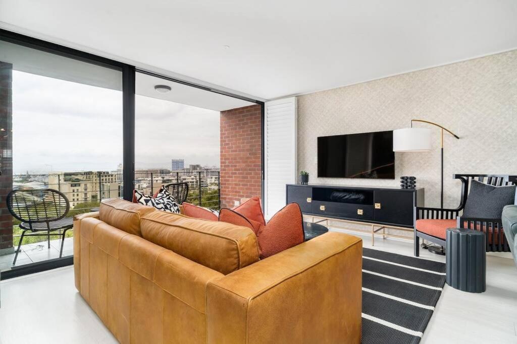Styled Top Floor Apartment, With Back-Up Power Cape Town Bagian luar foto