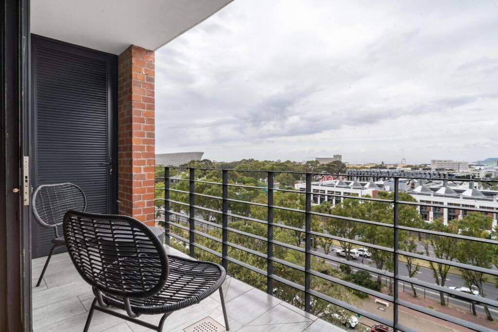 Styled Top Floor Apartment, With Back-Up Power Cape Town Bagian luar foto