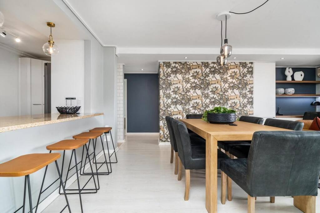 Styled Top Floor Apartment, With Back-Up Power Cape Town Bagian luar foto