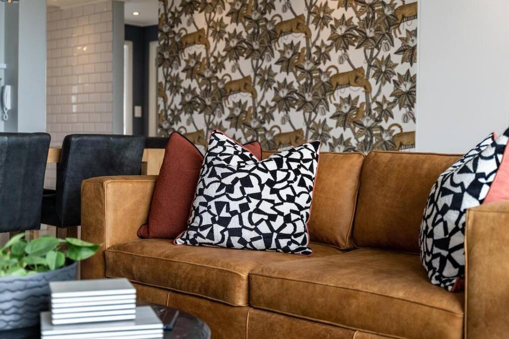 Styled Top Floor Apartment, With Back-Up Power Cape Town Bagian luar foto