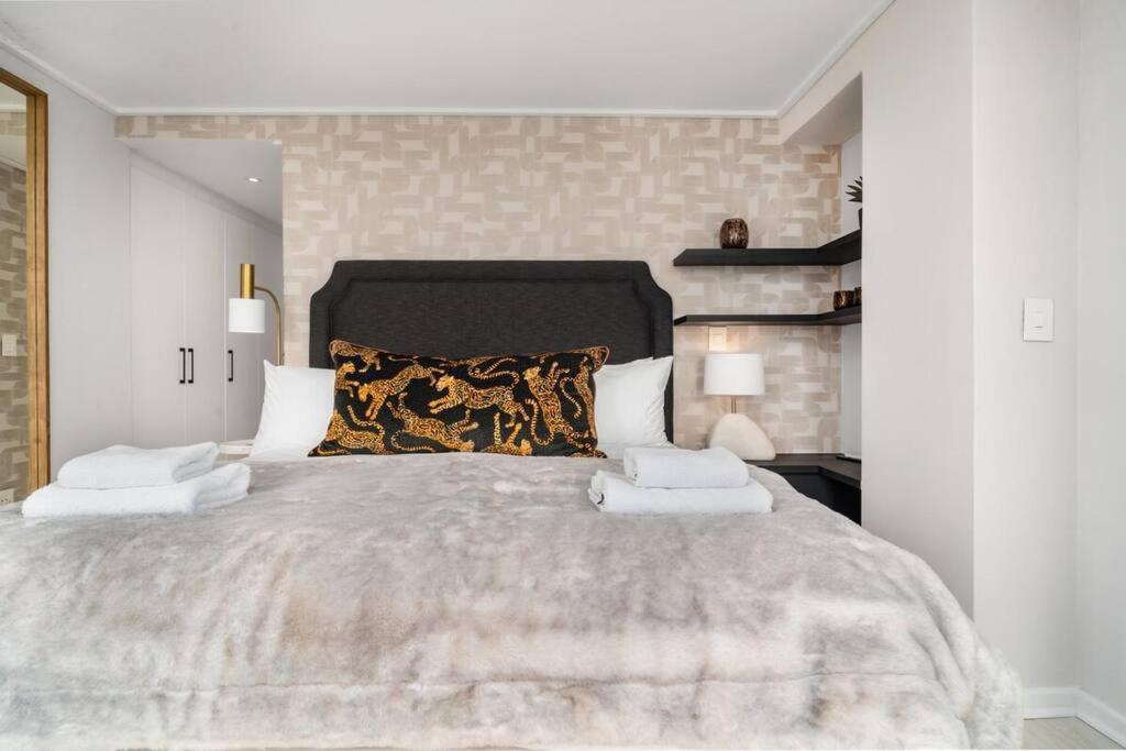 Styled Top Floor Apartment, With Back-Up Power Cape Town Bagian luar foto