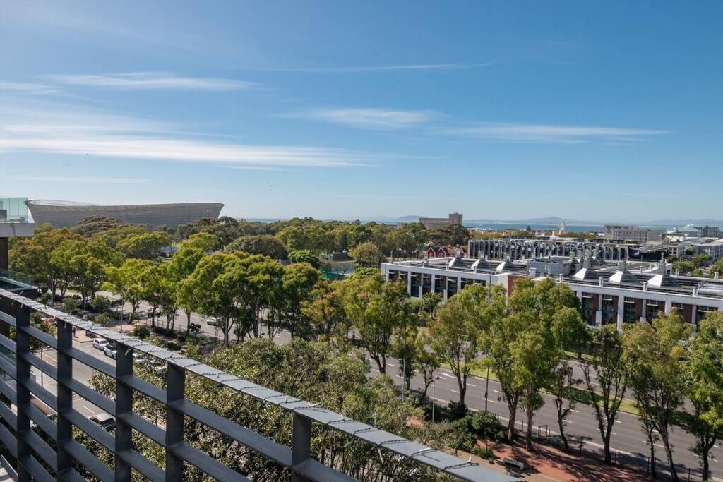 Styled Top Floor Apartment, With Back-Up Power Cape Town Bagian luar foto