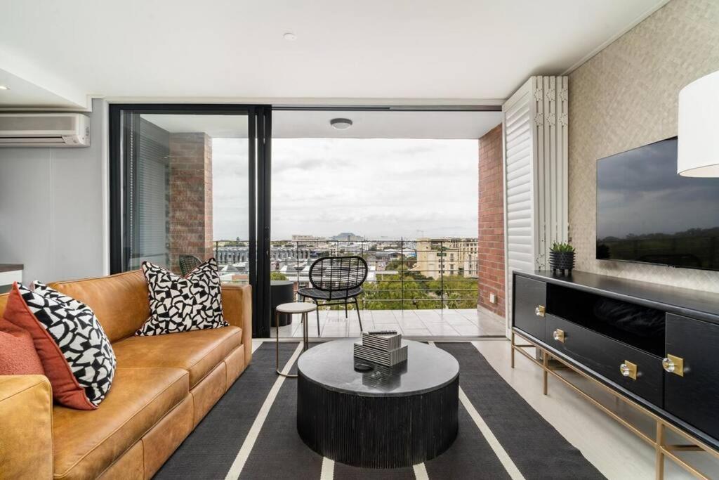 Styled Top Floor Apartment, With Back-Up Power Cape Town Bagian luar foto
