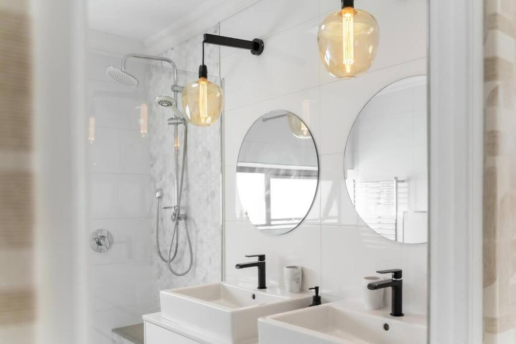 Styled Top Floor Apartment, With Back-Up Power Cape Town Bagian luar foto